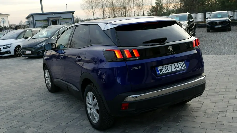 PEUGEOT 3008 -