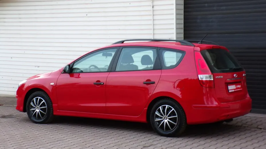 HYUNDAI i30 -