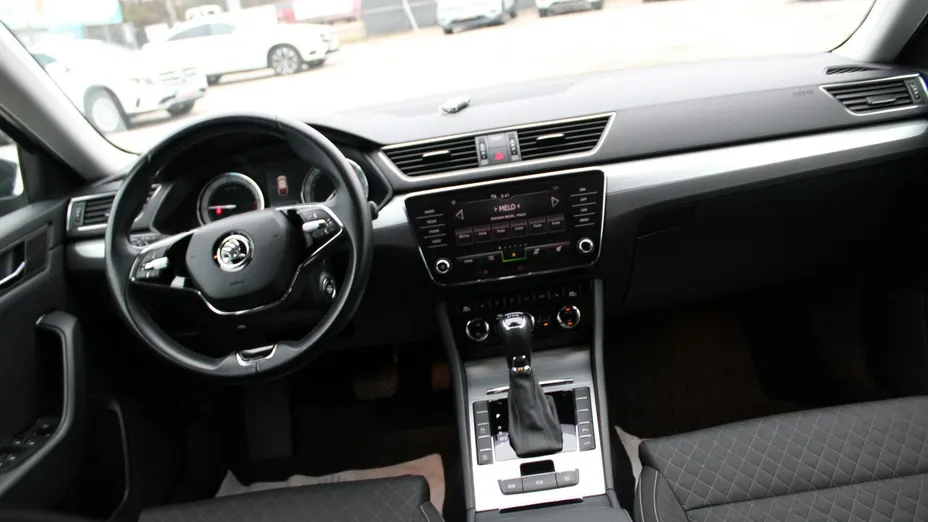 SKODA Superb -