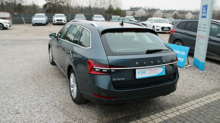 SKODA Superb -