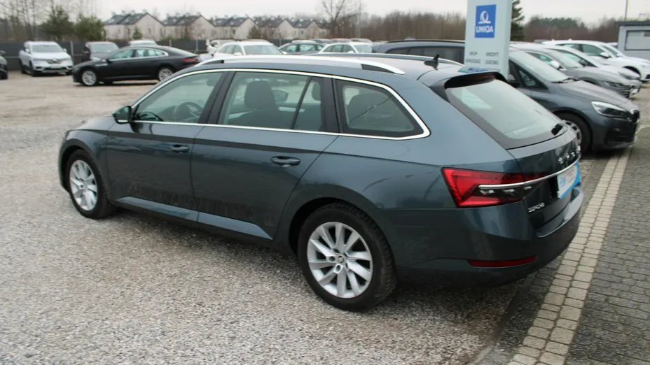 SKODA Superb -