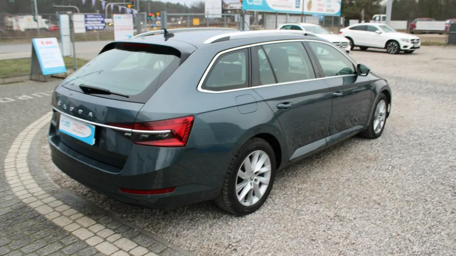 SKODA Superb -