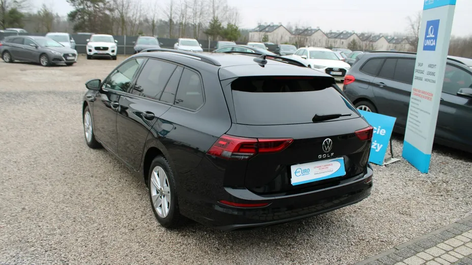 VOLKSWAGEN Golf -