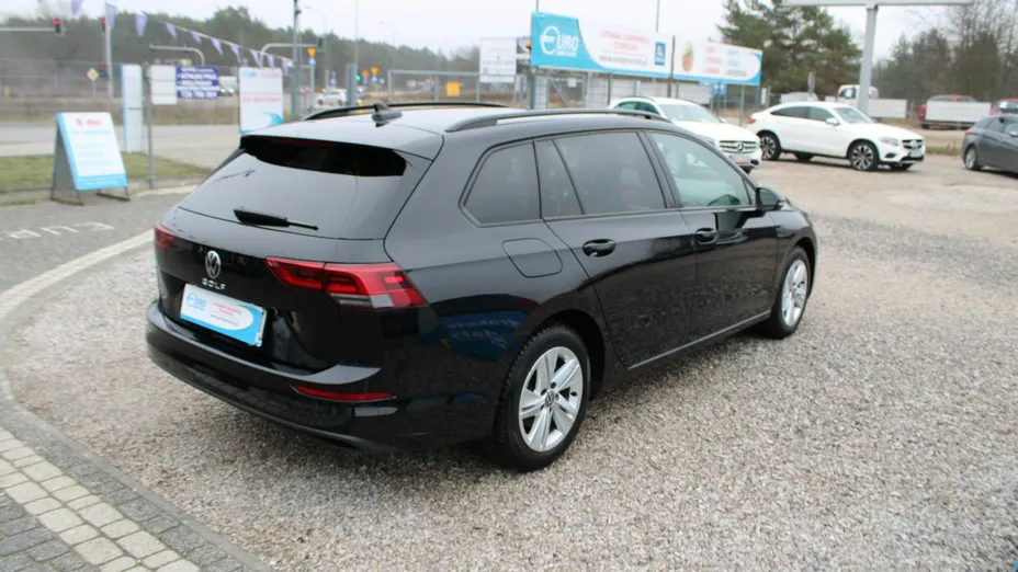 VOLKSWAGEN Golf -