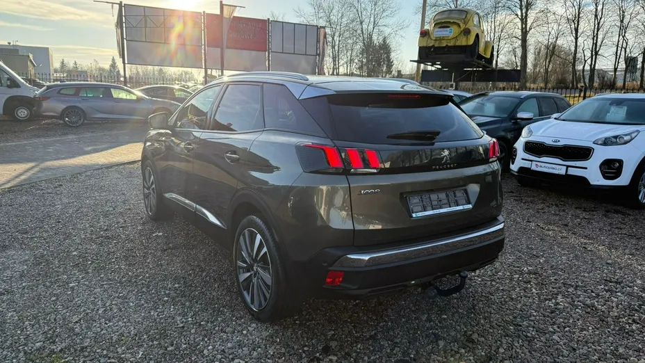 PEUGEOT 3008 -