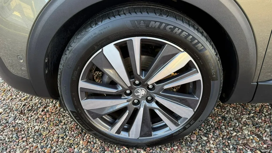 PEUGEOT 3008 -