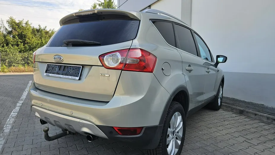 FORD Kuga -