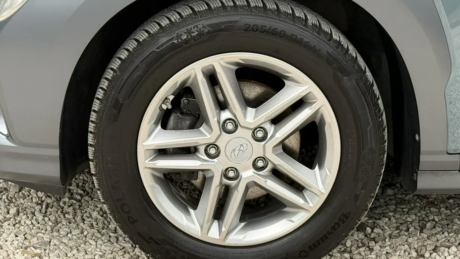 HYUNDAI Kona -
