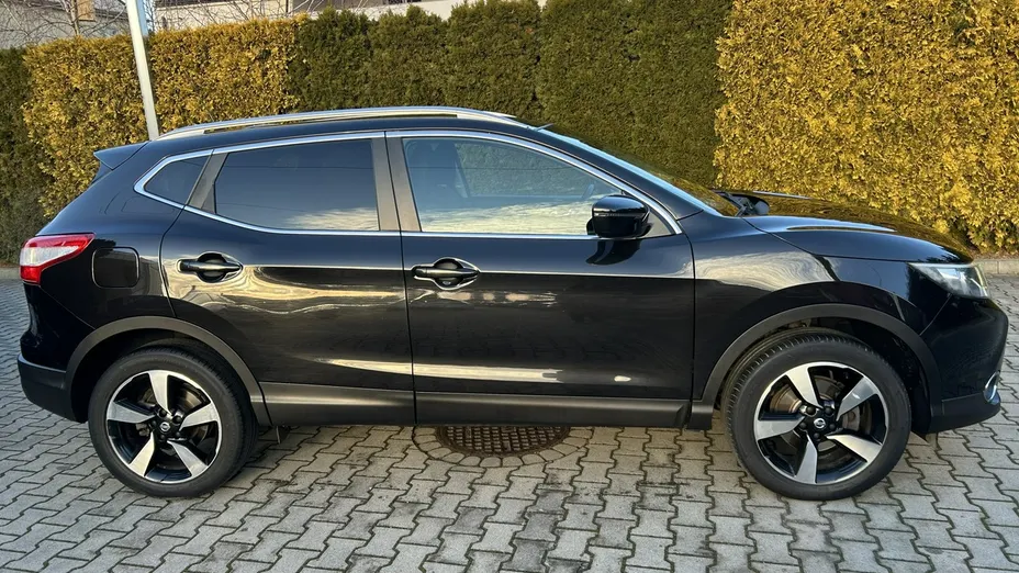 NISSAN Qashqai -