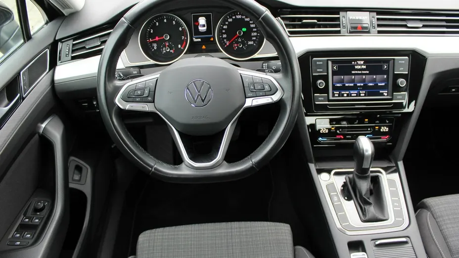 VOLKSWAGEN Passat -