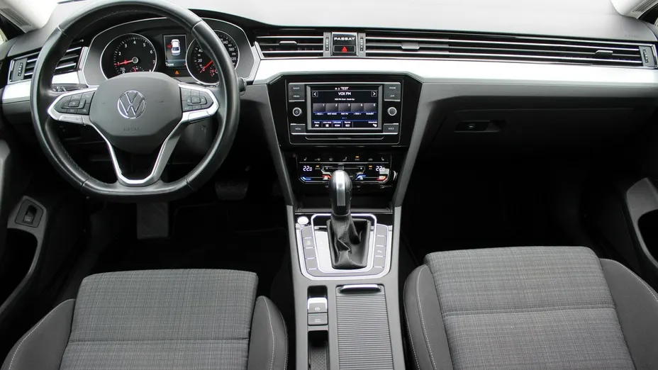 VOLKSWAGEN Passat -