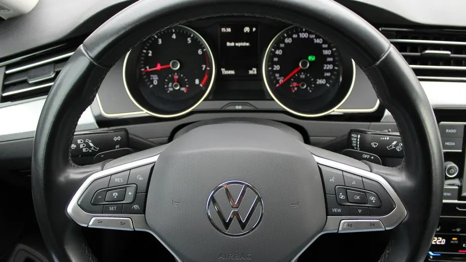 VOLKSWAGEN Passat -