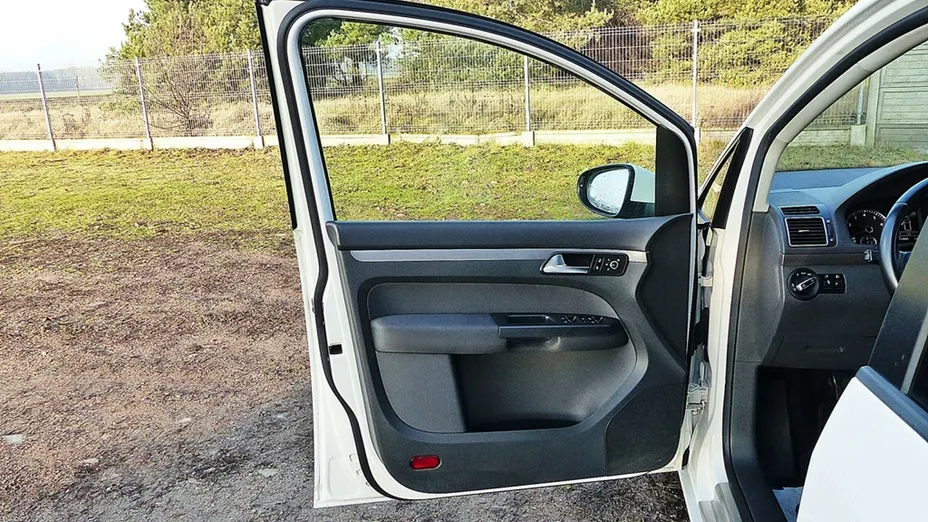VOLKSWAGEN Touran -