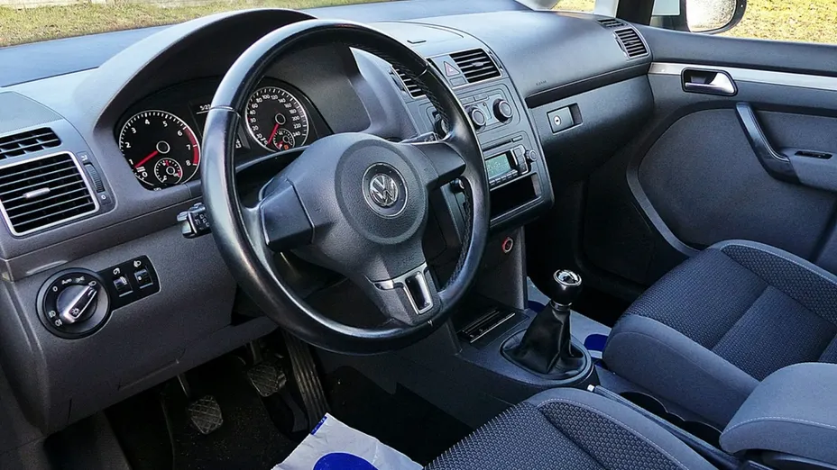 VOLKSWAGEN Touran -