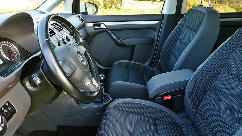 VOLKSWAGEN Touran -
