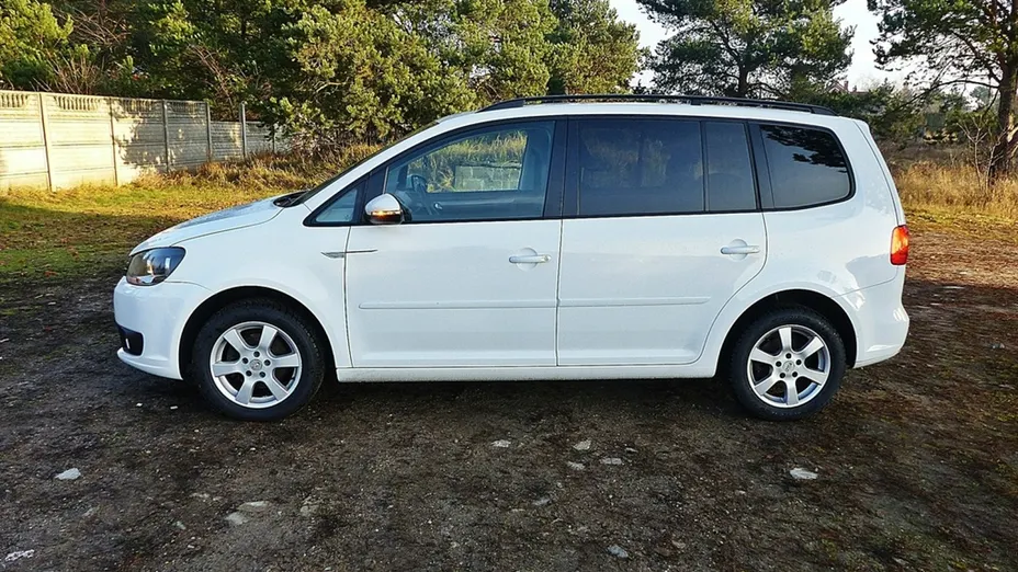 VOLKSWAGEN Touran -