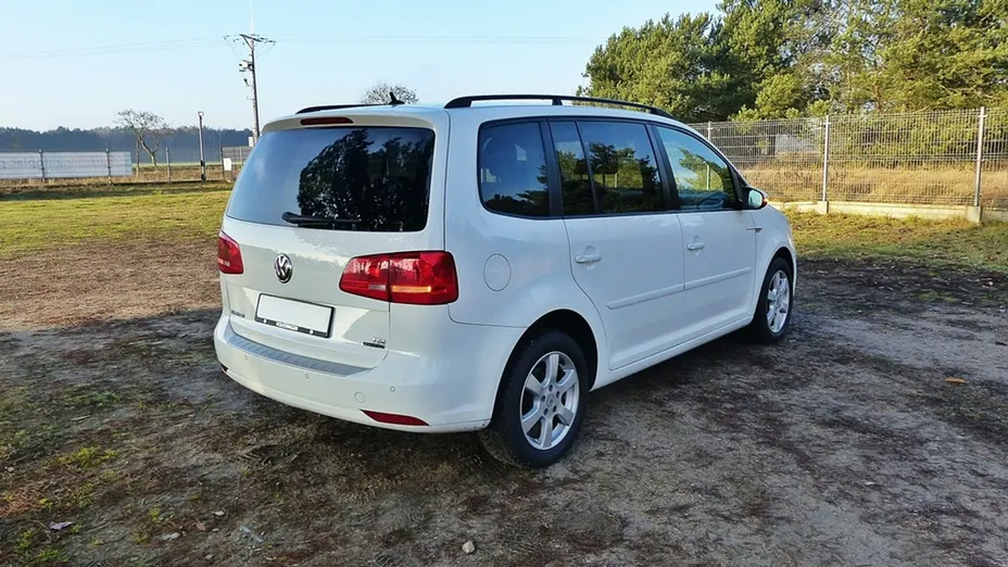 VOLKSWAGEN Touran -
