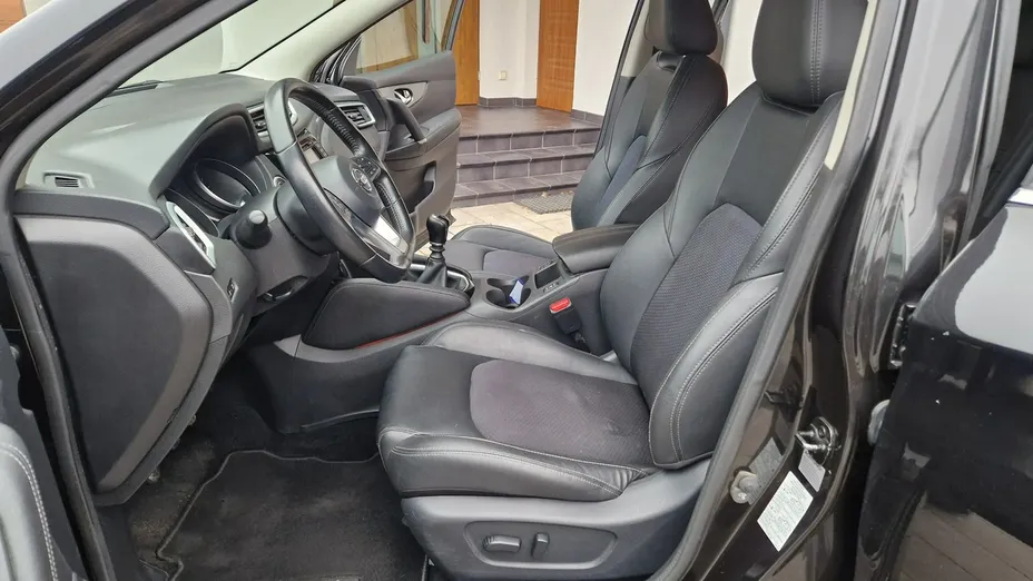 NISSAN Qashqai -