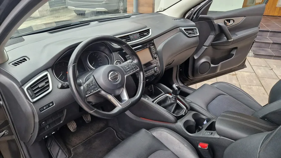 NISSAN Qashqai -
