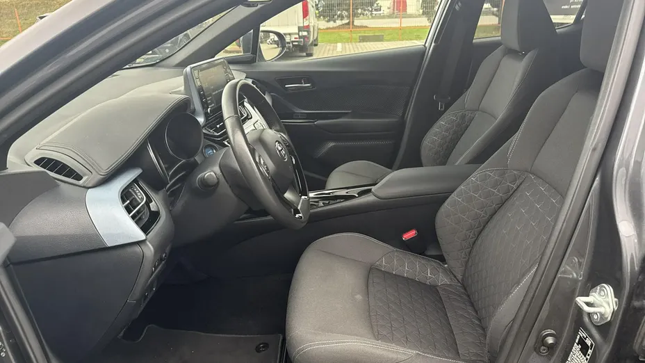 TOYOTA C-HR -