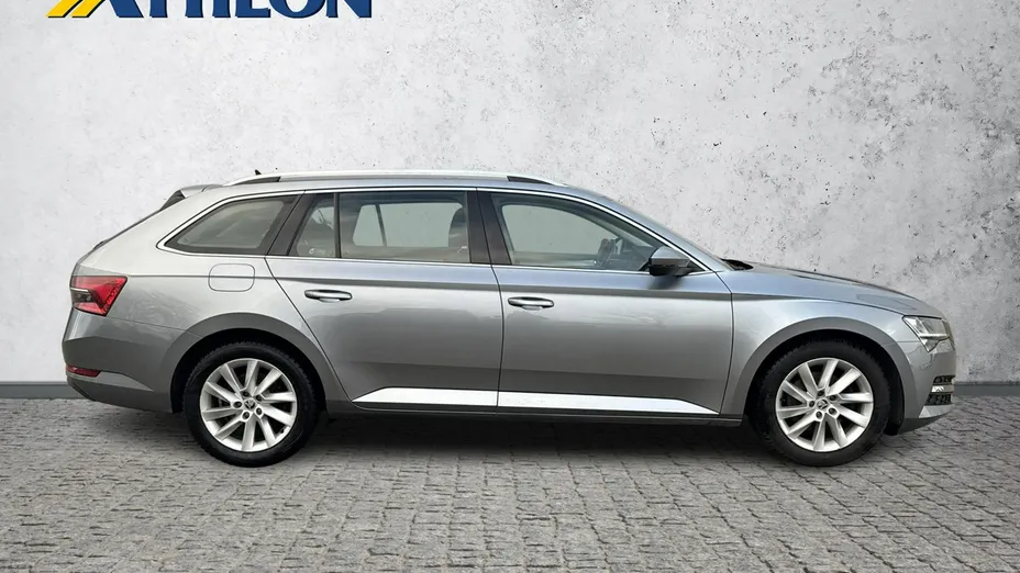 SKODA Superb -