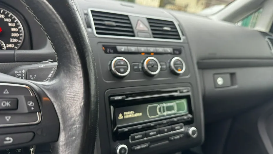 VOLKSWAGEN Touran -
