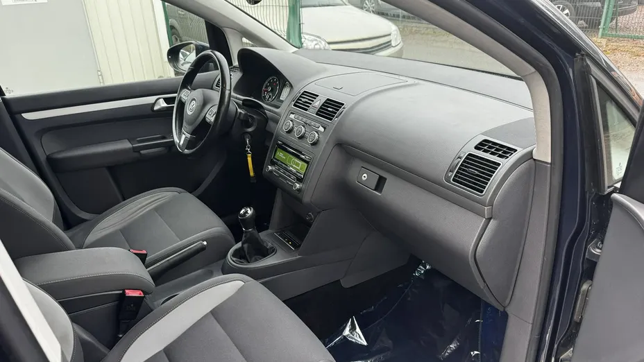 VOLKSWAGEN Touran -