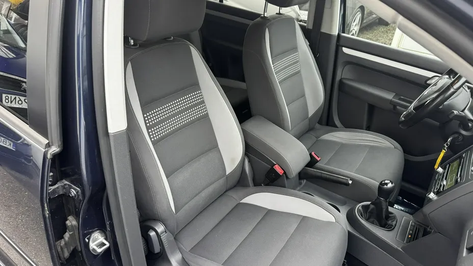 VOLKSWAGEN Touran -