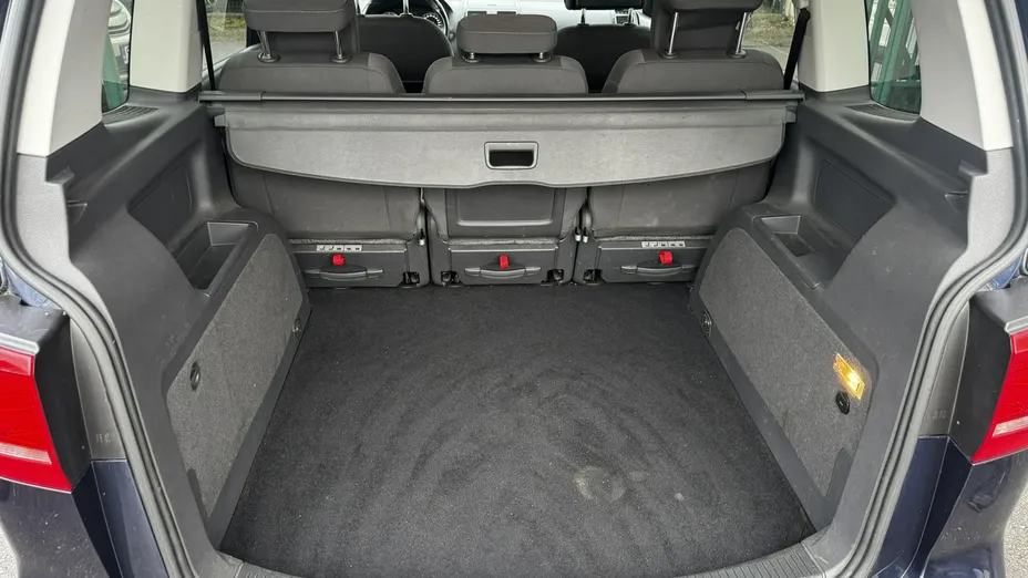VOLKSWAGEN Touran -