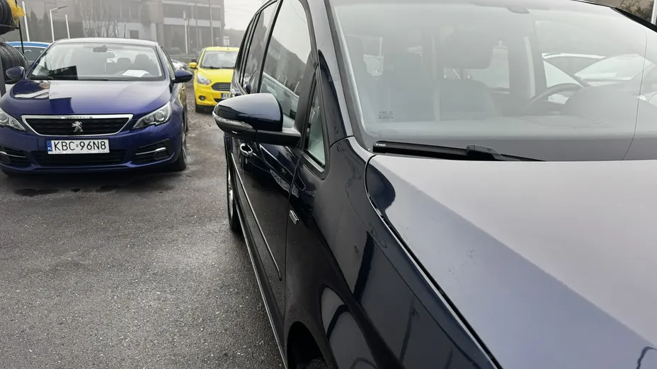 VOLKSWAGEN Touran -