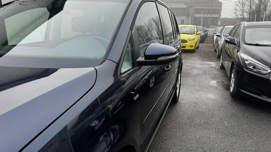 VOLKSWAGEN Touran -
