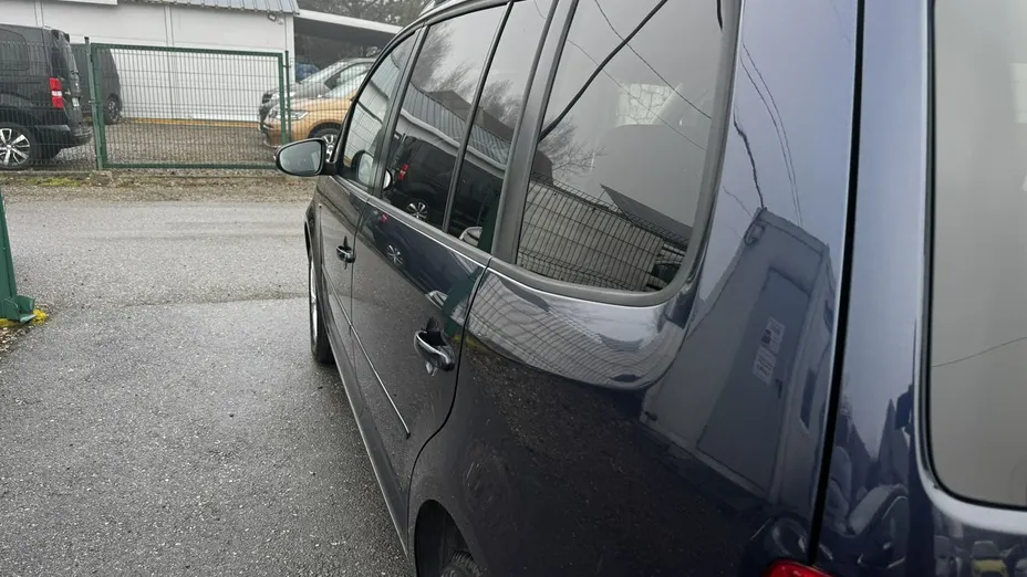 VOLKSWAGEN Touran -