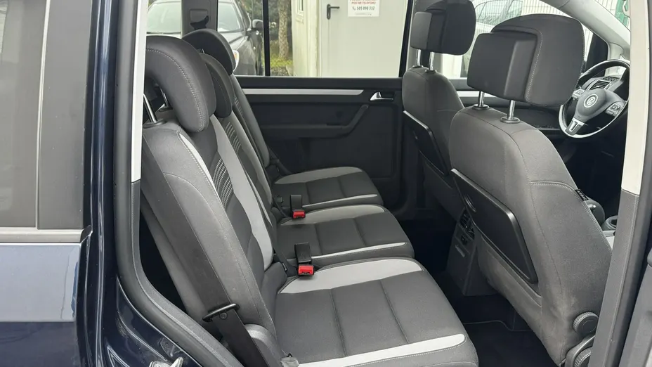 VOLKSWAGEN Touran -