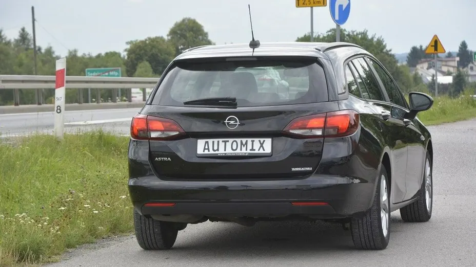 OPEL Astra -