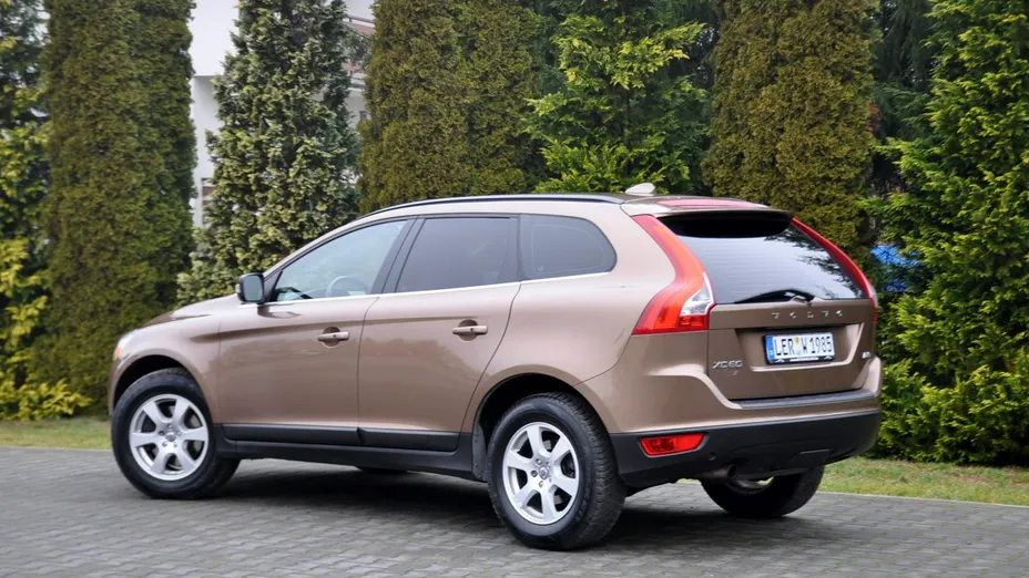 VOLVO XC60 -