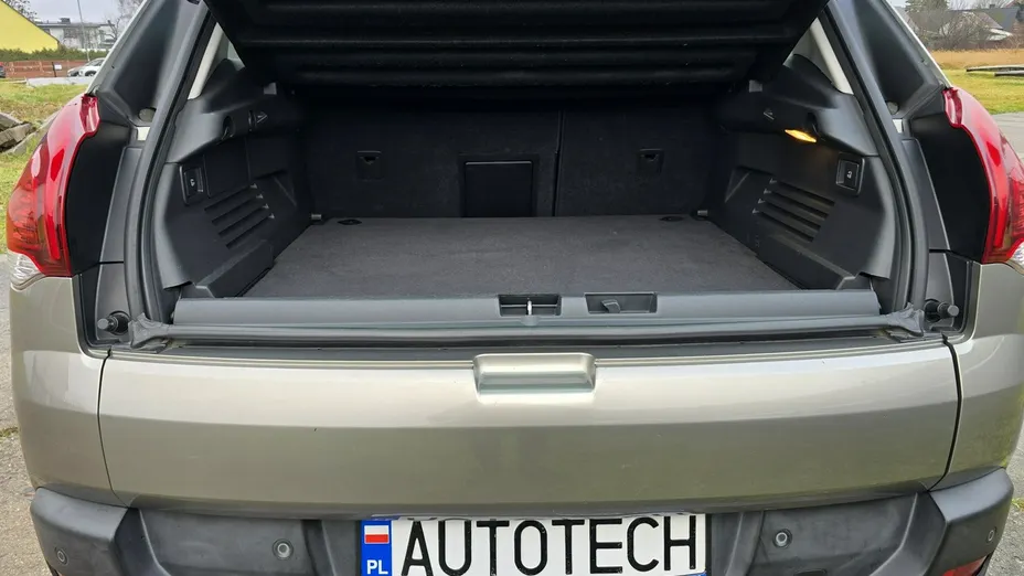 PEUGEOT 3008 -