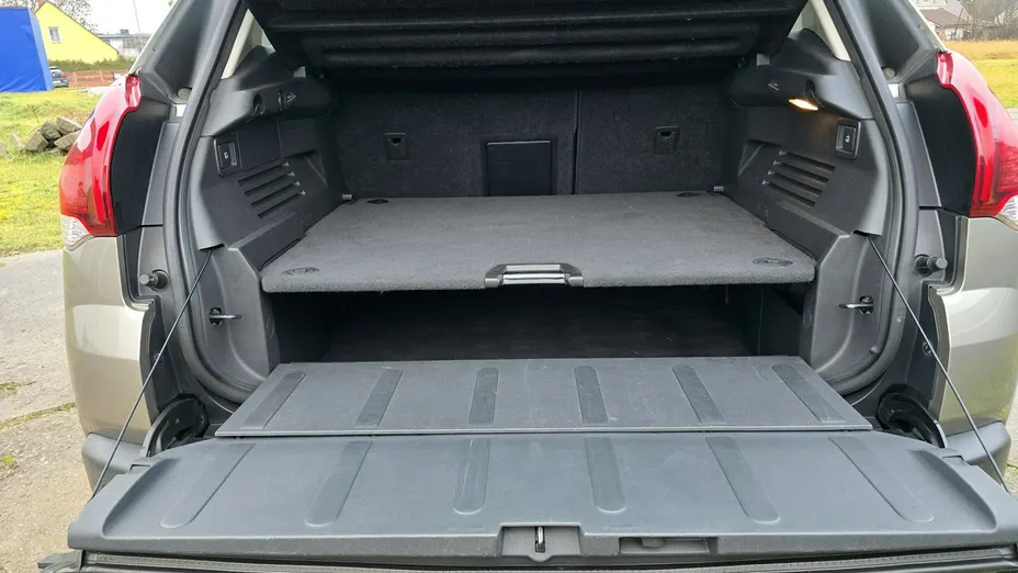 PEUGEOT 3008 -