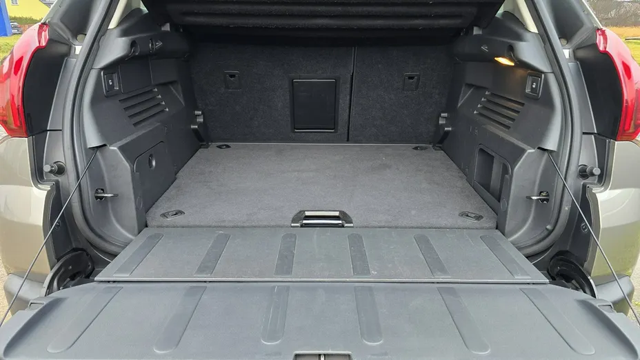 PEUGEOT 3008 -