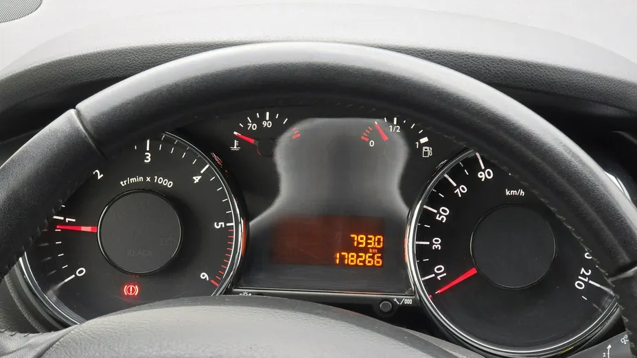PEUGEOT 3008 -
