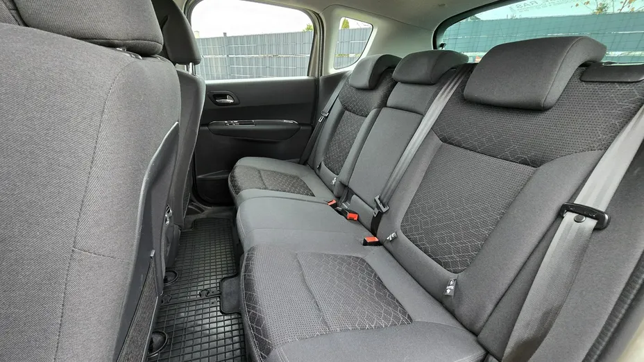 PEUGEOT 3008 -