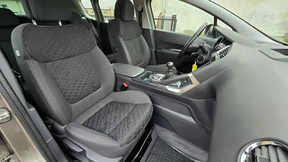 PEUGEOT 3008 -