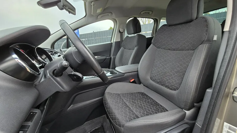 PEUGEOT 3008 -