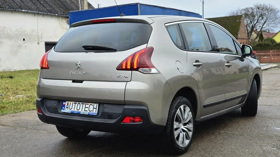 PEUGEOT 3008 -