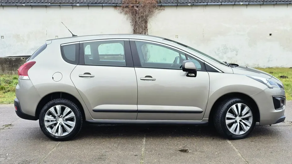 PEUGEOT 3008 -