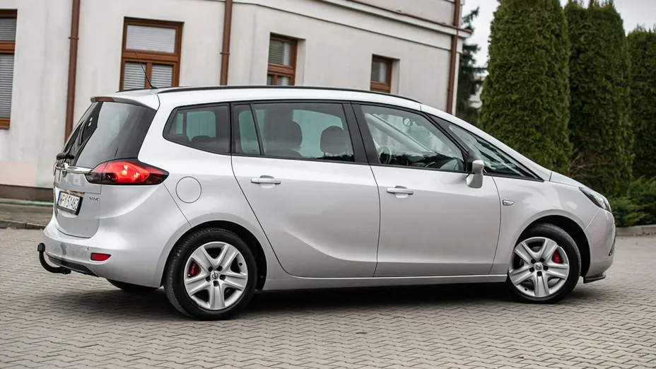 OPEL Zafira -