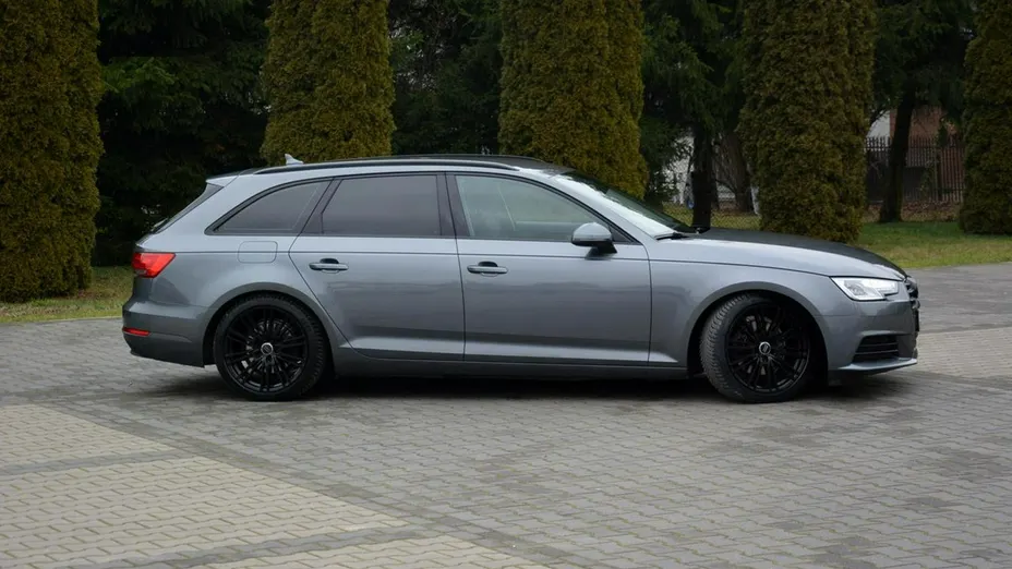 AUDI A4 -