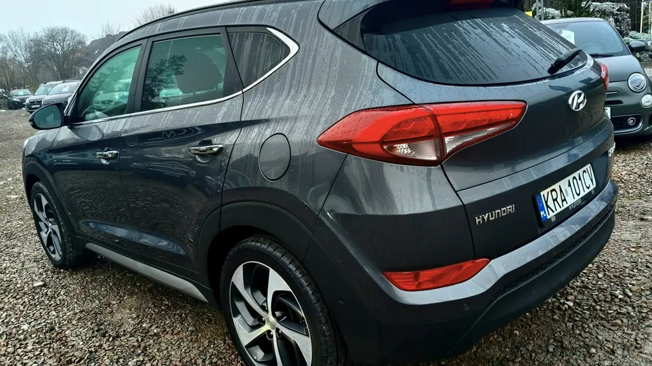 HYUNDAI Tucson -