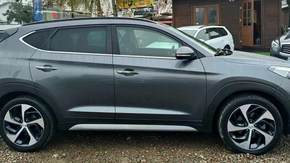 HYUNDAI Tucson -