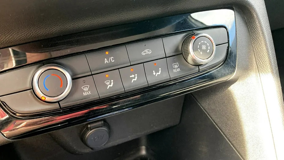 OPEL Corsa -