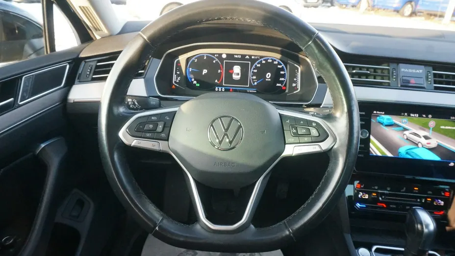 VOLKSWAGEN Passat -